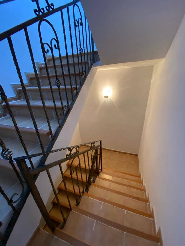 4 soveværelse Byhus til salg i Freila med garage - € 259.950 (Ref: 8070334)