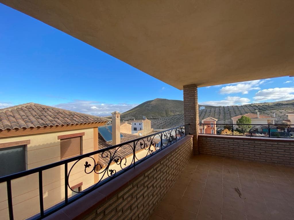 4 soveværelse Byhus til salg i Freila med garage - € 259.950 (Ref: 8070334)