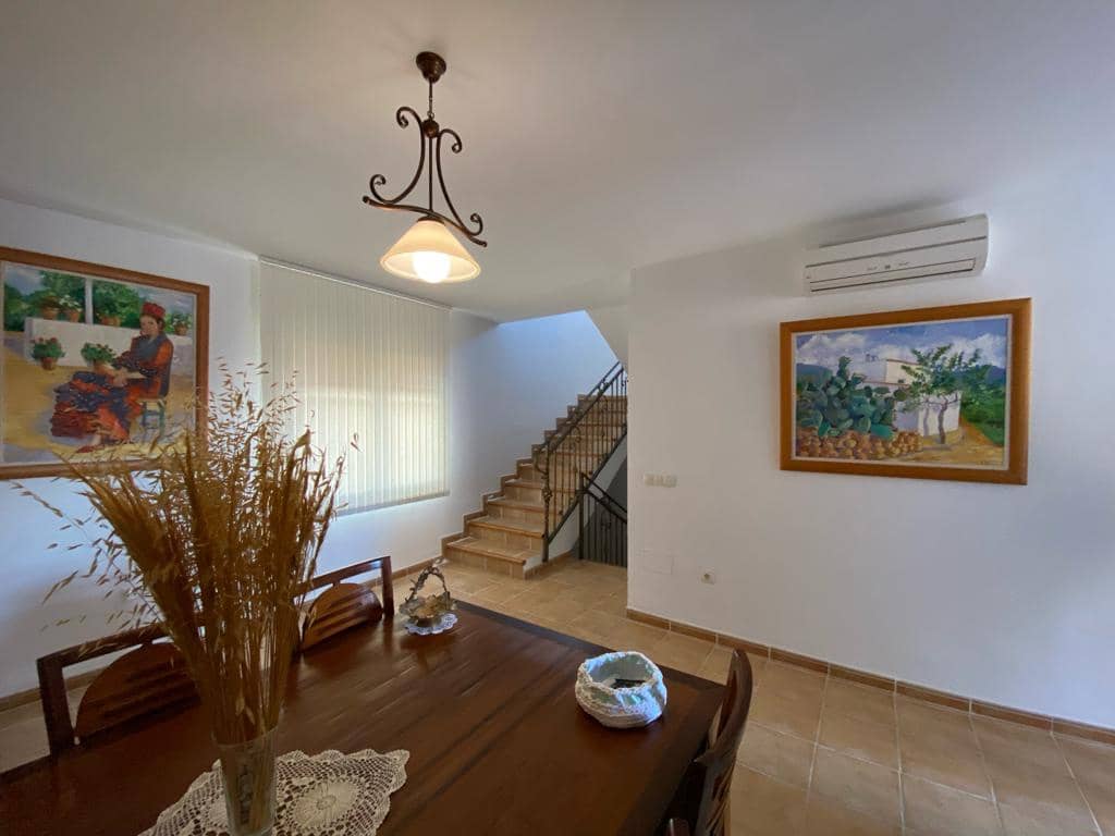 4 soveværelse Byhus til salg i Freila med garage - € 259.950 (Ref: 8070334)