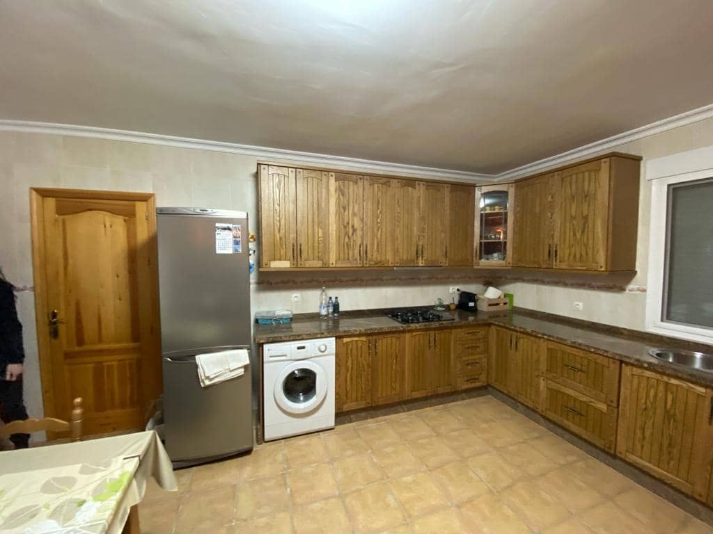 4 soveværelse Byhus til salg i Freila med garage - € 259.950 (Ref: 8070334)