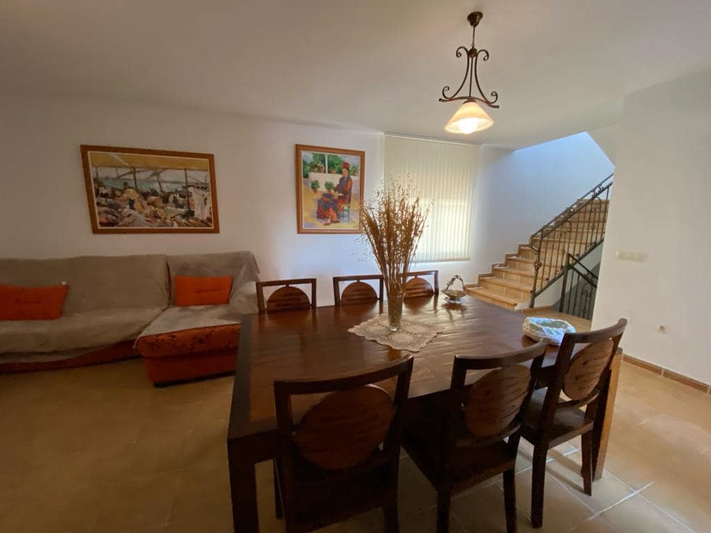 4 soveværelse Byhus til salg i Freila med garage - € 259.950 (Ref: 8070334)