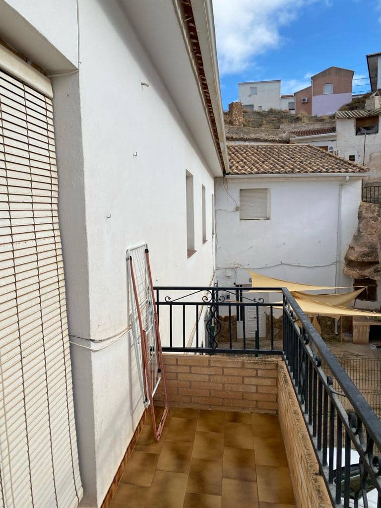 3 soveværelse Byhus til salg i Freila med garage - € 48.500 (Ref: 8079308)