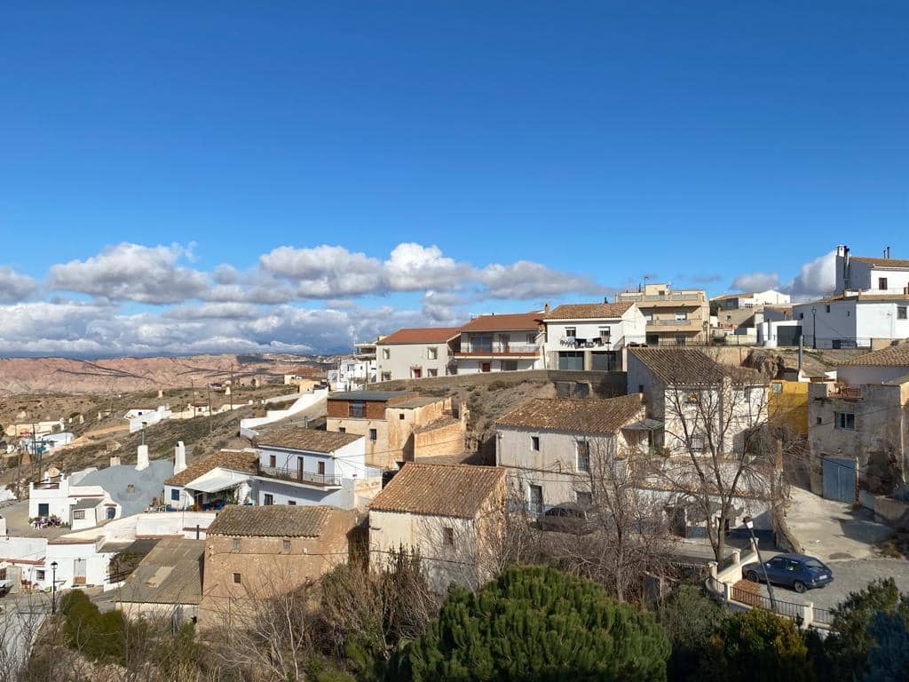 3 soveværelse Byhus til salg i Freila med garage - € 48.500 (Ref: 8079308)