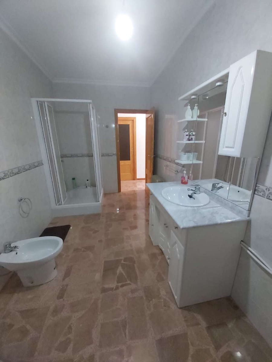 10 soverom Hus til salgs i Benamaurel med garasje - € 400 000 (Ref: 8210984)