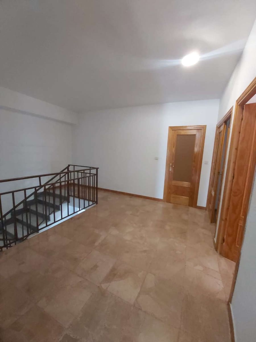 10 soverom Hus til salgs i Benamaurel med garasje - € 400 000 (Ref: 8210984)