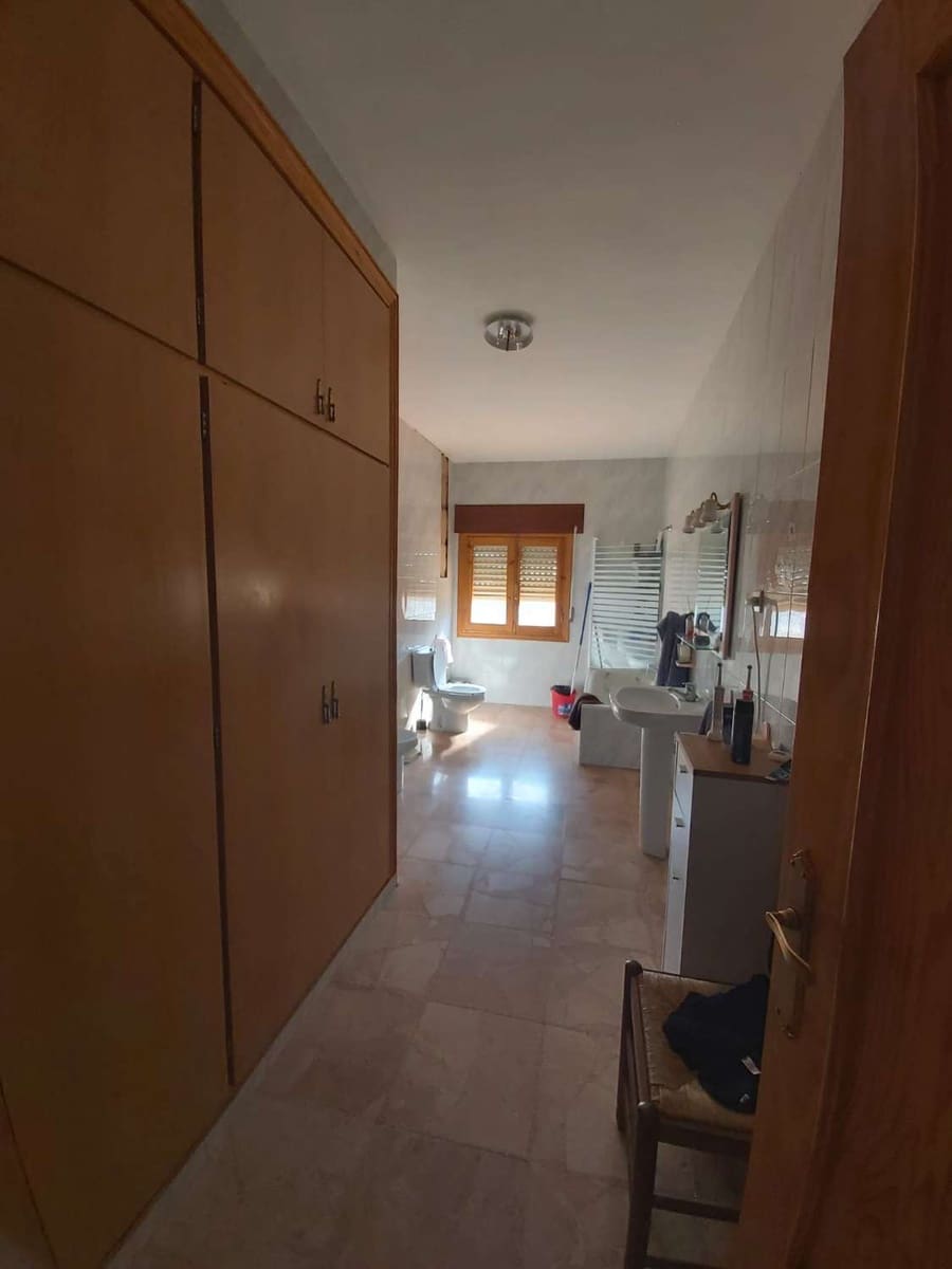 10 soverom Hus til salgs i Benamaurel med garasje - € 400 000 (Ref: 8210984)