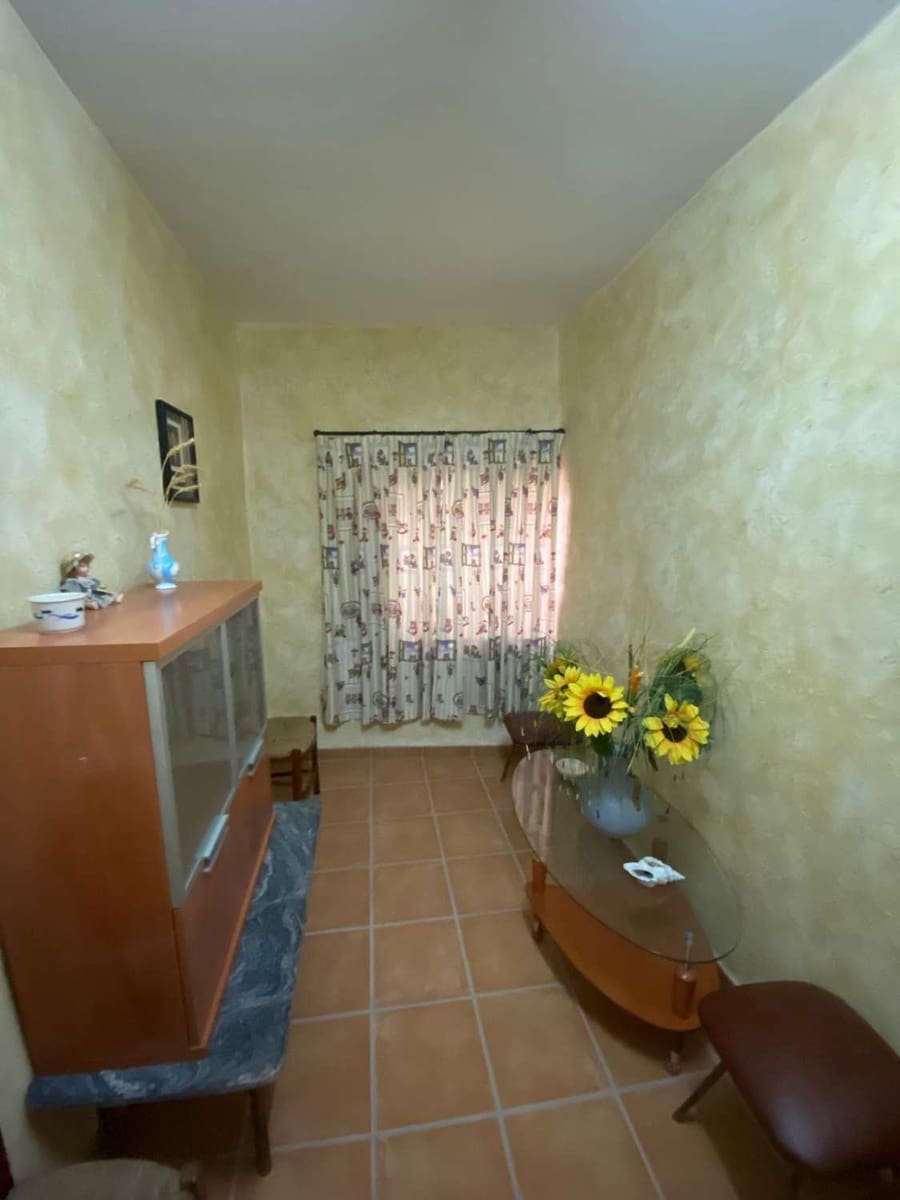 3 soveværelse Byhus til salg i Maria med garage - € 60.000 (Ref: 8406998)