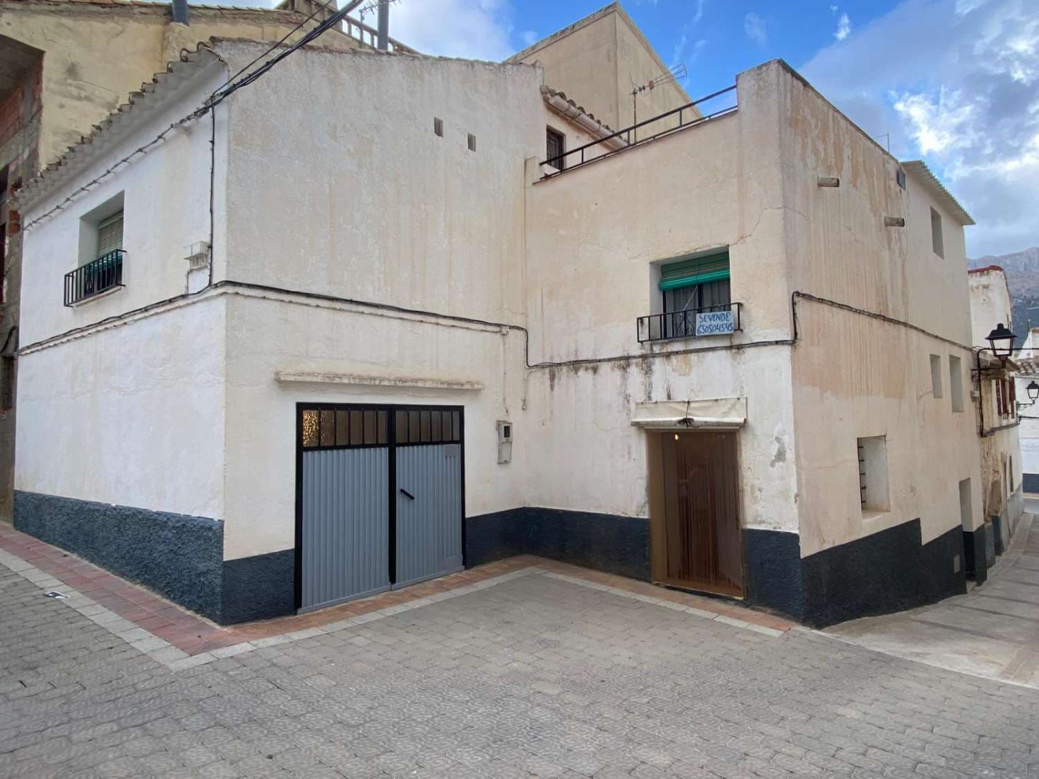 3 soveværelse Byhus til salg i Maria med garage - € 60.000 (Ref: 8406998)