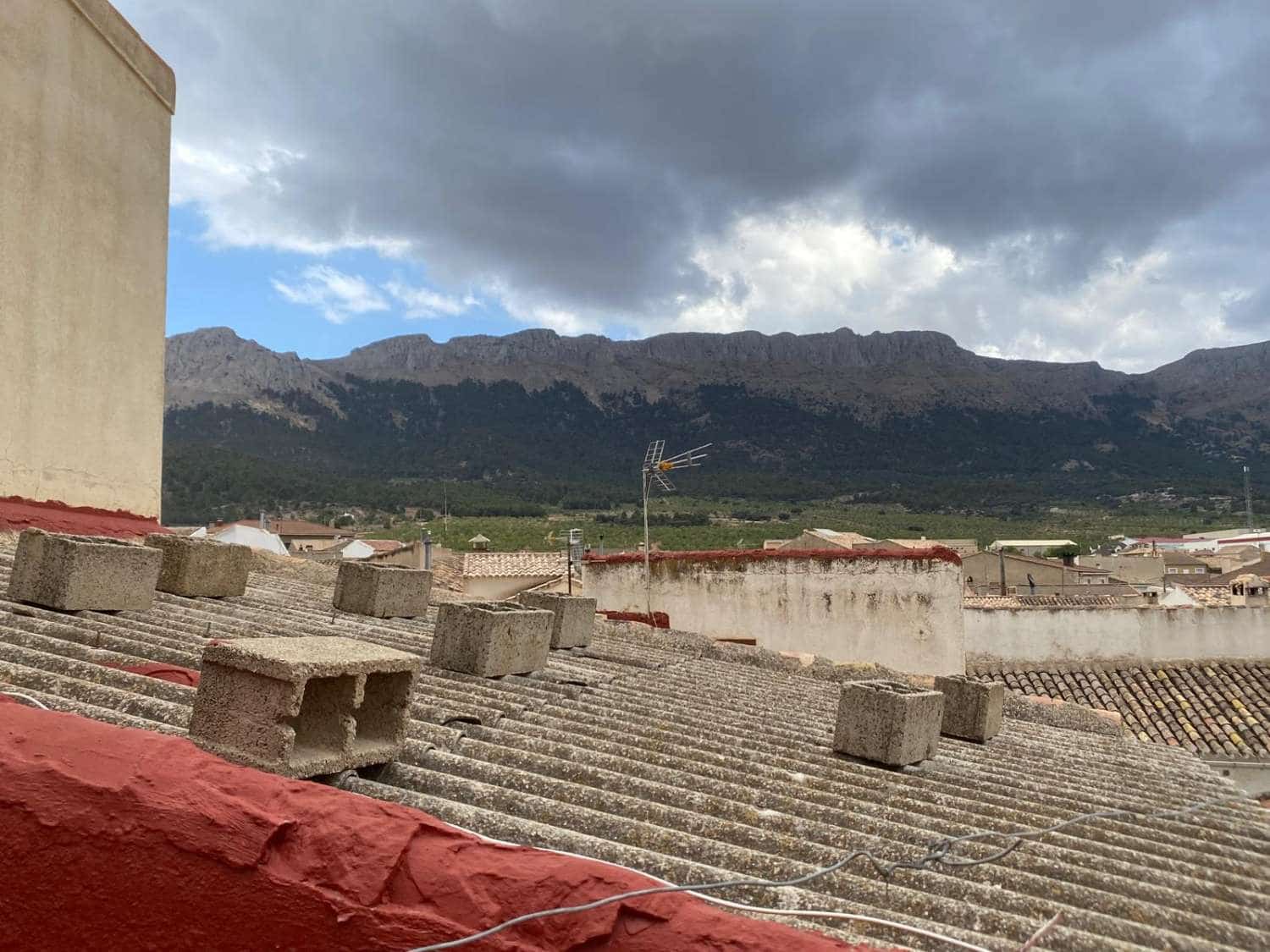 3 soveværelse Byhus til salg i Maria med garage - € 60.000 (Ref: 8406998)