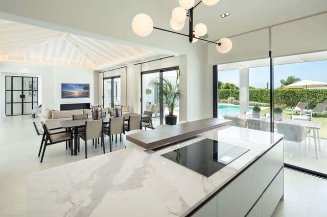 4 sypialnia Bungalow na sprzedaż w Marbella z basenem garażem - 3 400 000 € (Ref: 8902011)