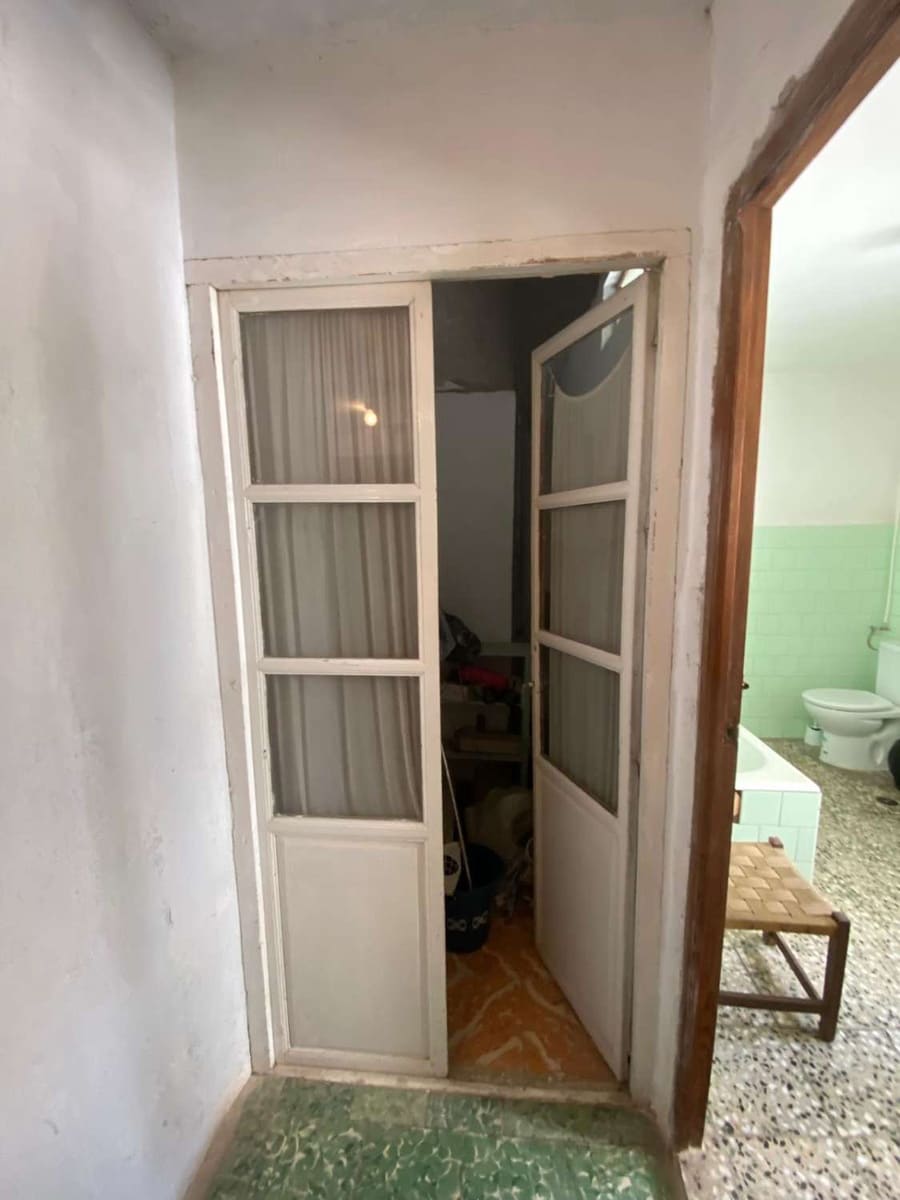 8 makuuhuone Omakotitalo myytävänä paikassa Chirivel - 180 000 € (Ref: 8950423)