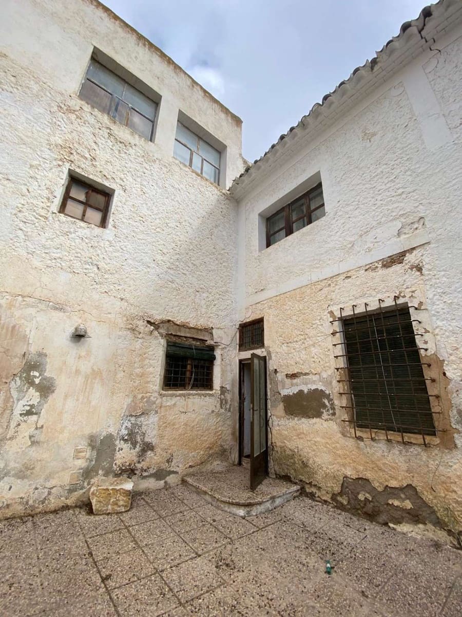 8 makuuhuone Omakotitalo myytävänä paikassa Chirivel - 180 000 € (Ref: 8950423)