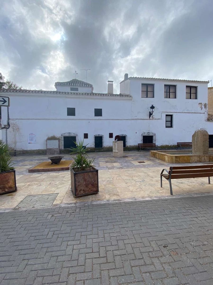 8 makuuhuone Omakotitalo myytävänä paikassa Chirivel - 180 000 € (Ref: 8950423)