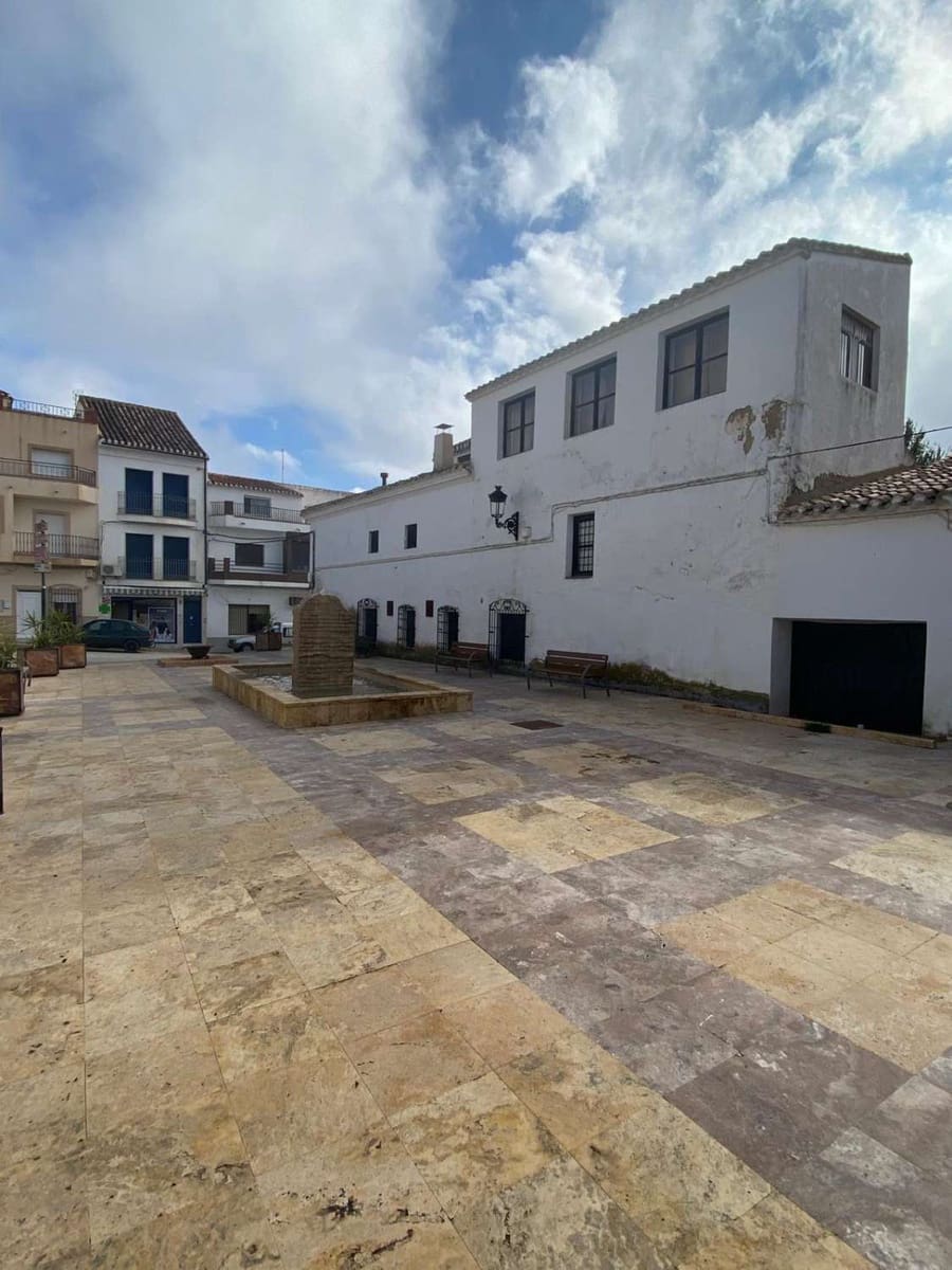 8 makuuhuone Omakotitalo myytävänä paikassa Chirivel - 180 000 € (Ref: 8950423)