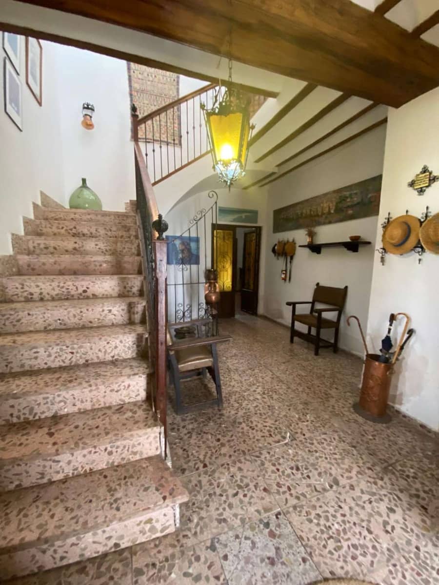 8 makuuhuone Omakotitalo myytävänä paikassa Chirivel - 180 000 € (Ref: 8950423)