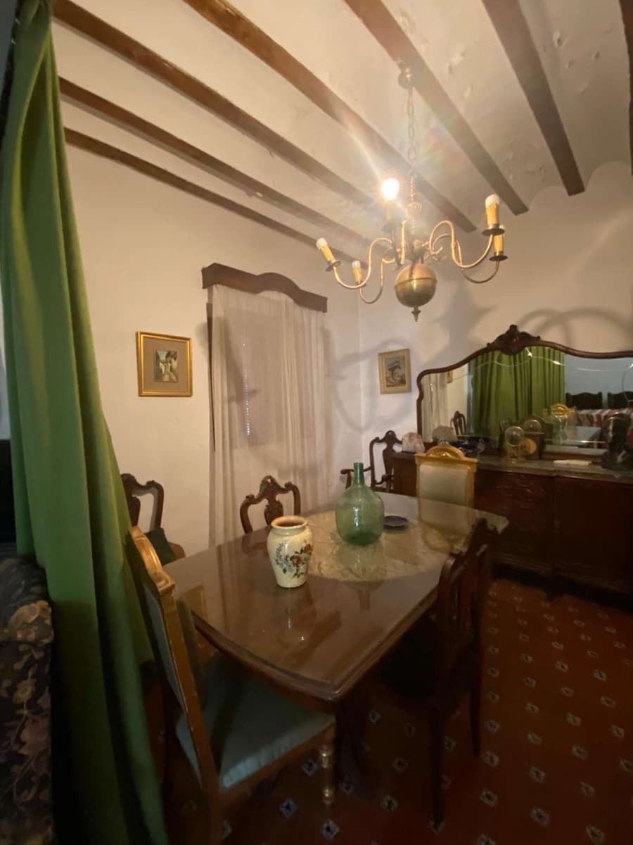 8 makuuhuone Omakotitalo myytävänä paikassa Chirivel - 180 000 € (Ref: 8950423)