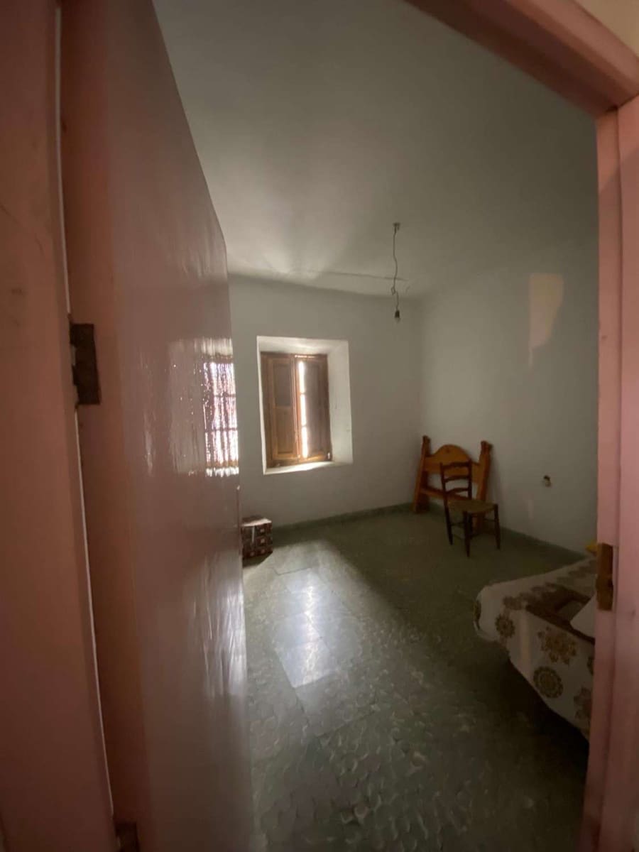 8 makuuhuone Omakotitalo myytävänä paikassa Chirivel - 180 000 € (Ref: 8950423)