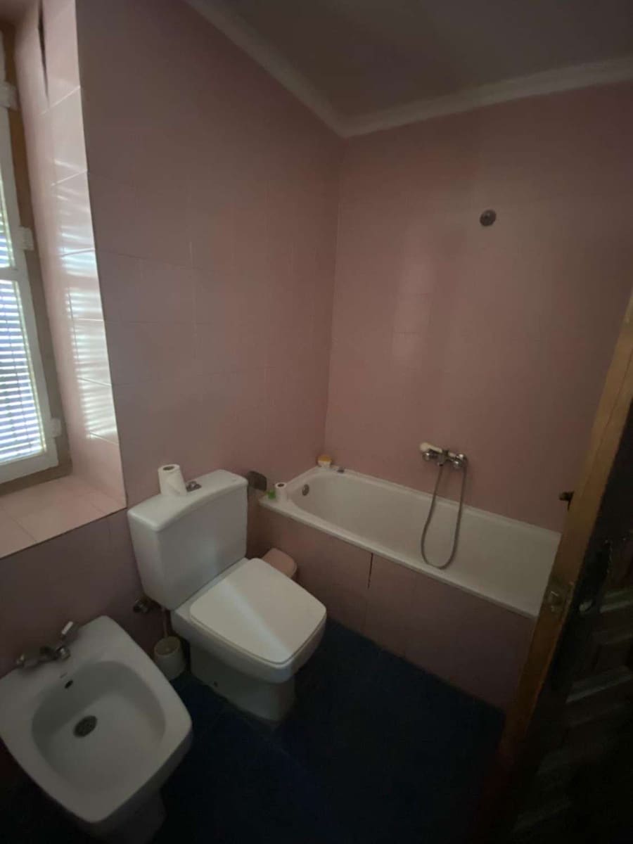 8 makuuhuone Omakotitalo myytävänä paikassa Chirivel - 180 000 € (Ref: 8950423)