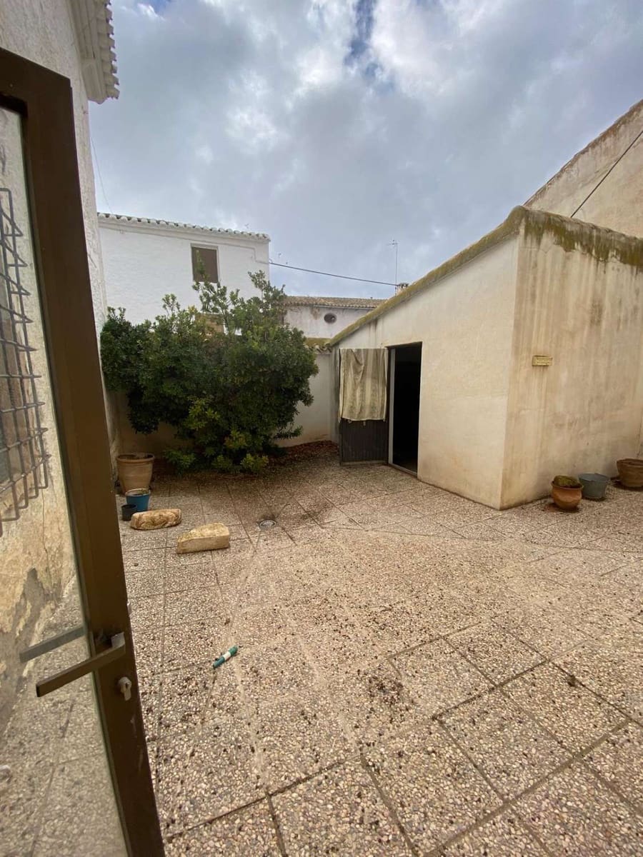 8 makuuhuone Omakotitalo myytävänä paikassa Chirivel - 180 000 € (Ref: 8950423)