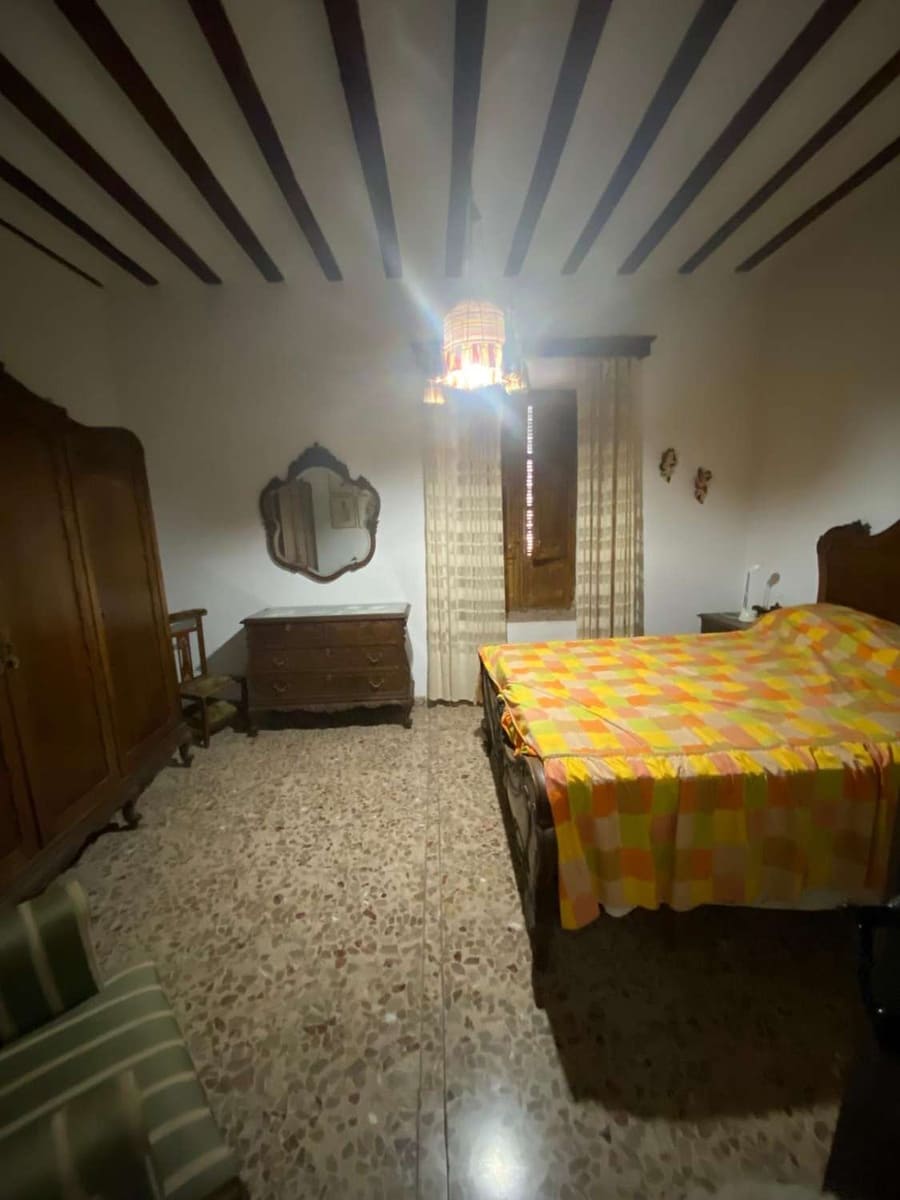 8 makuuhuone Omakotitalo myytävänä paikassa Chirivel - 180 000 € (Ref: 8950423)