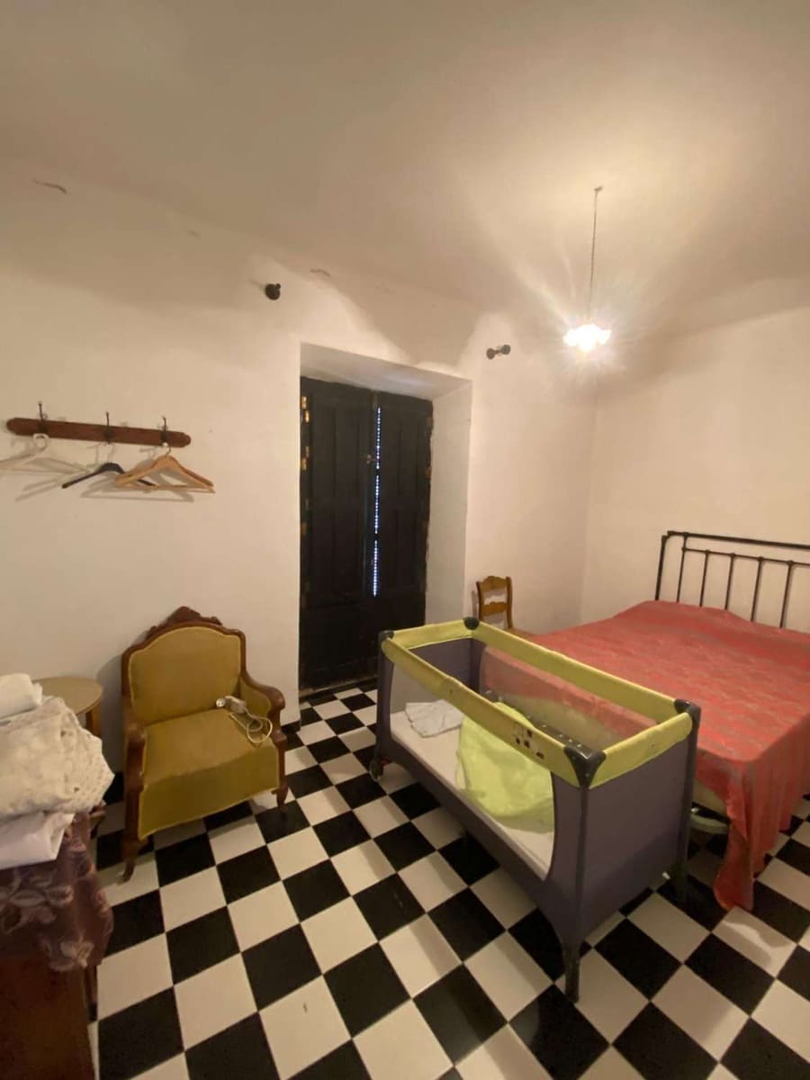 8 makuuhuone Omakotitalo myytävänä paikassa Chirivel - 180 000 € (Ref: 8950423)