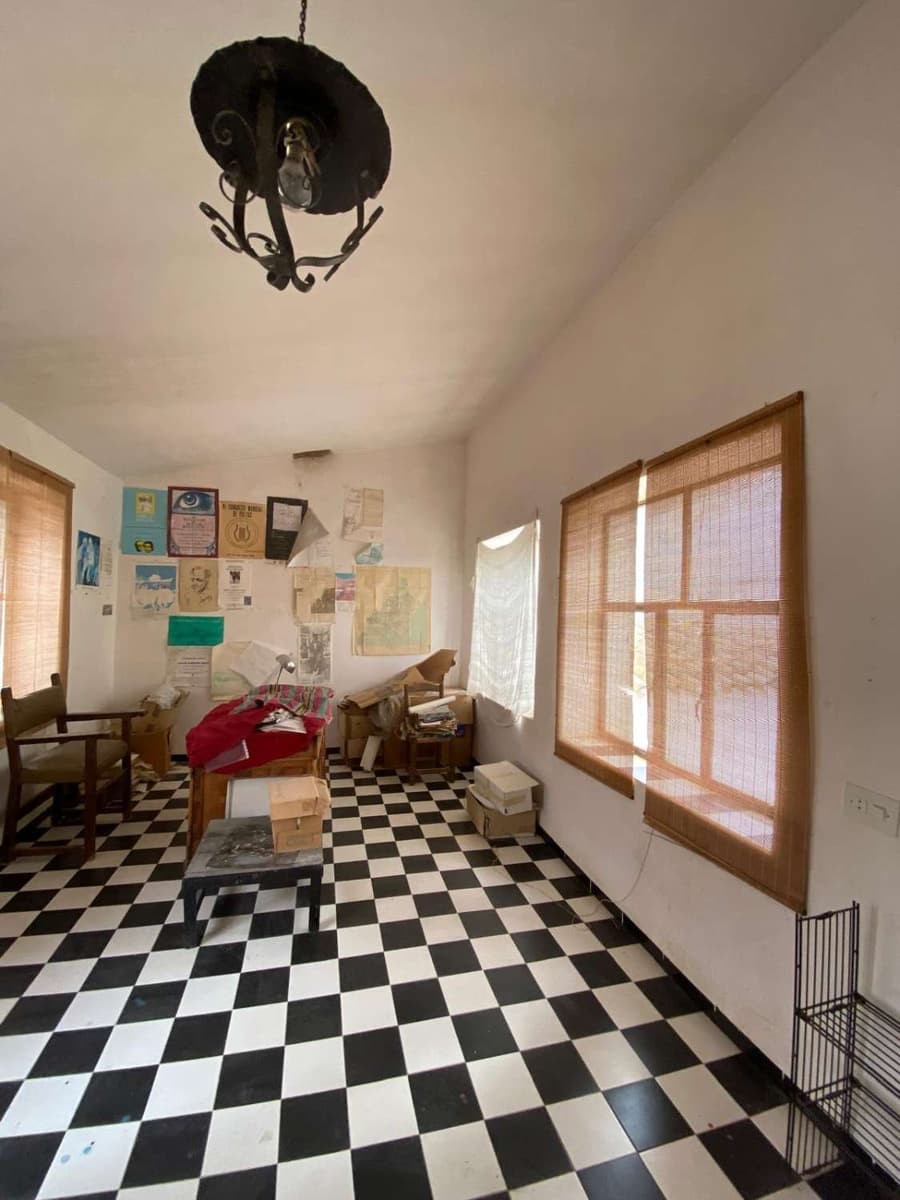 8 makuuhuone Omakotitalo myytävänä paikassa Chirivel - 180 000 € (Ref: 8950423)