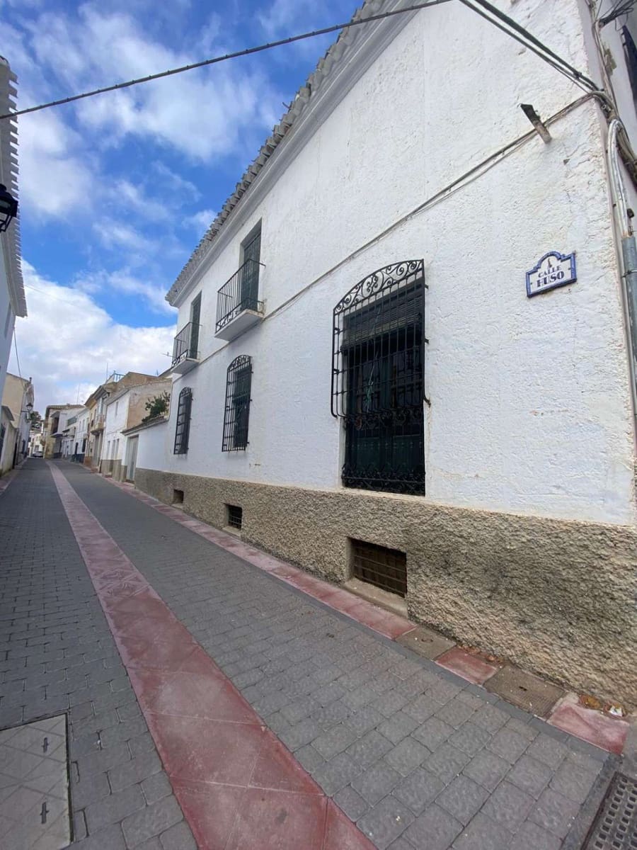 8 makuuhuone Omakotitalo myytävänä paikassa Chirivel - 180 000 € (Ref: 8950423)