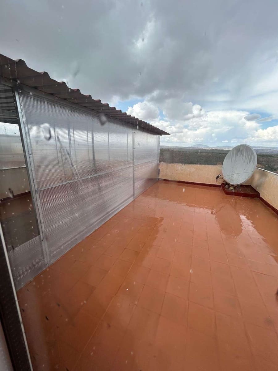 6 soveværelse Byhus til salg i Freila med garage - € 38.000 (Ref: 8992577)