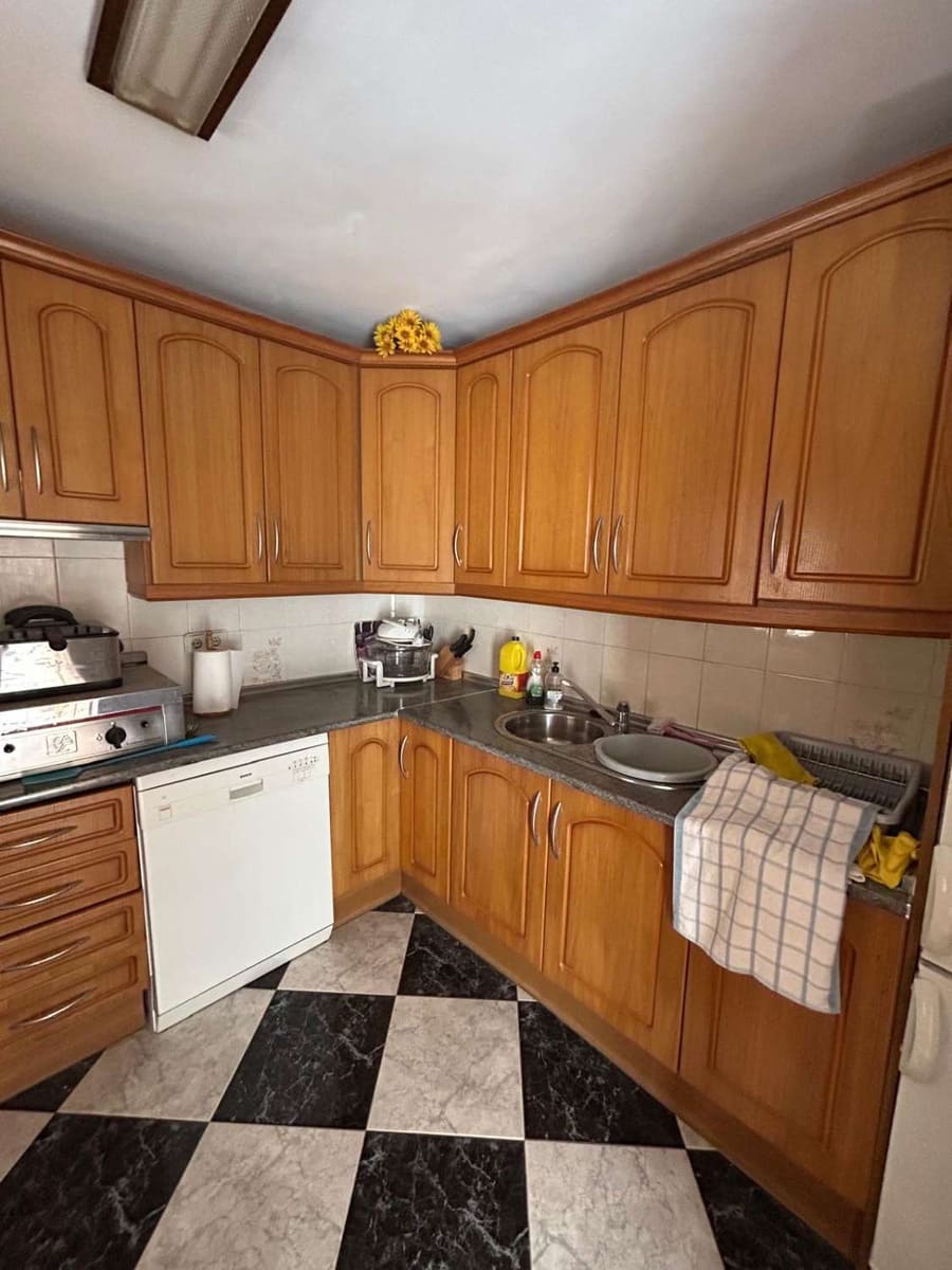 6 soveværelse Byhus til salg i Freila med garage - € 38.000 (Ref: 8992577)