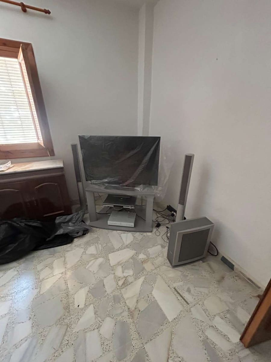 6 soveværelse Byhus til salg i Freila med garage - € 38.000 (Ref: 8992577)