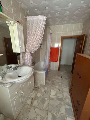 6 soverom Hus til salgs i Freila med garasje - € 38 000 (Ref: 8992577)