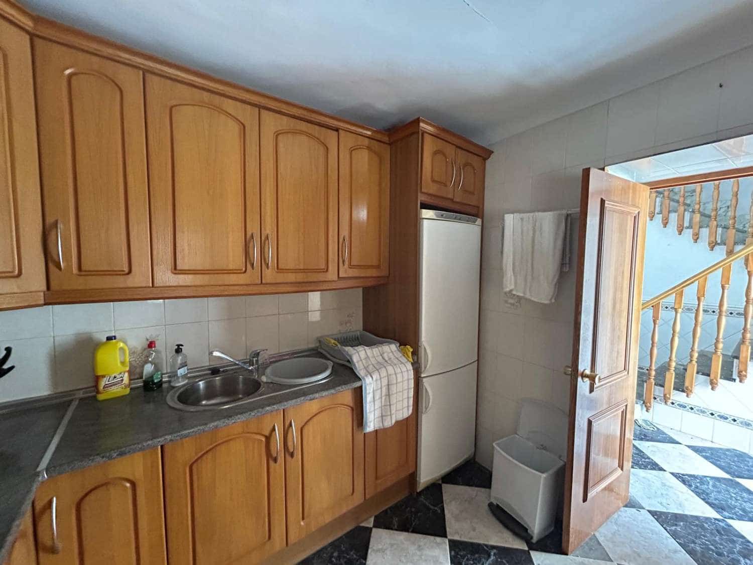 6 soveværelse Byhus til salg i Freila med garage - € 38.000 (Ref: 8992577)