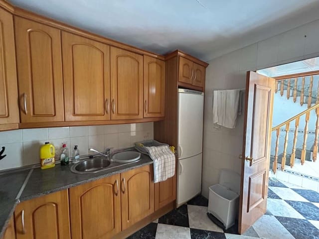 6 soverom Hus til salgs i Freila med garasje - € 38 000 (Ref: 8992577)