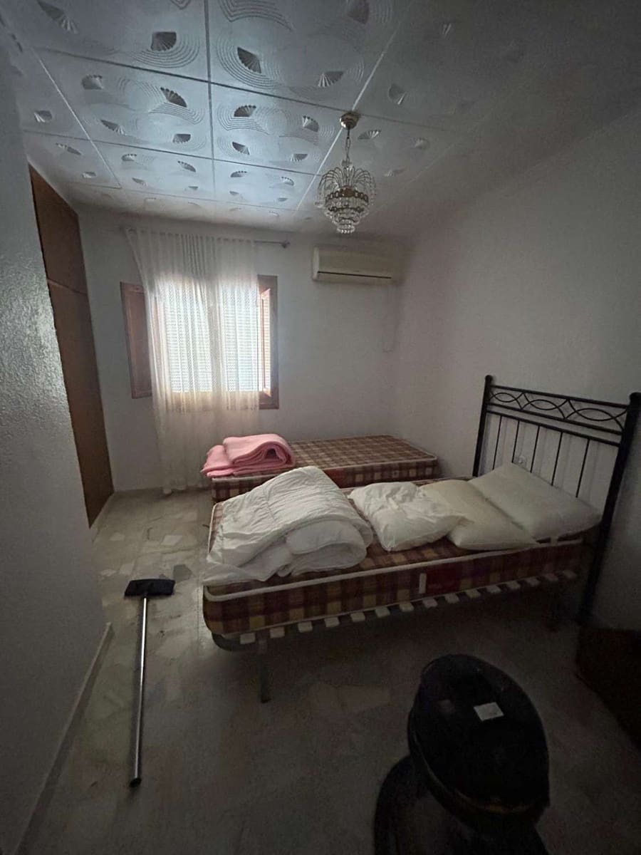 6 soveværelse Byhus til salg i Freila med garage - € 38.000 (Ref: 8992577)