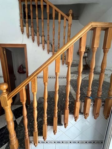 6 soverom Hus til salgs i Freila med garasje - € 38 000 (Ref: 8992577)