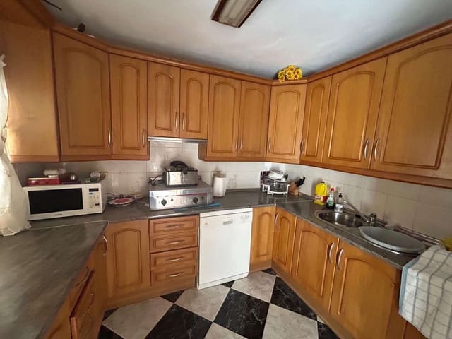 6 soverom Hus til salgs i Freila med garasje - € 38 000 (Ref: 8992577)