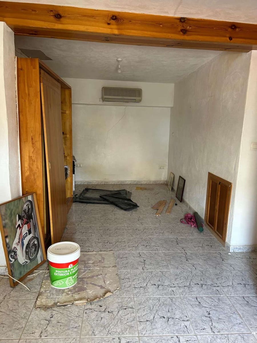 6 soveværelse Byhus til salg i Freila med garage - € 38.000 (Ref: 8992577)