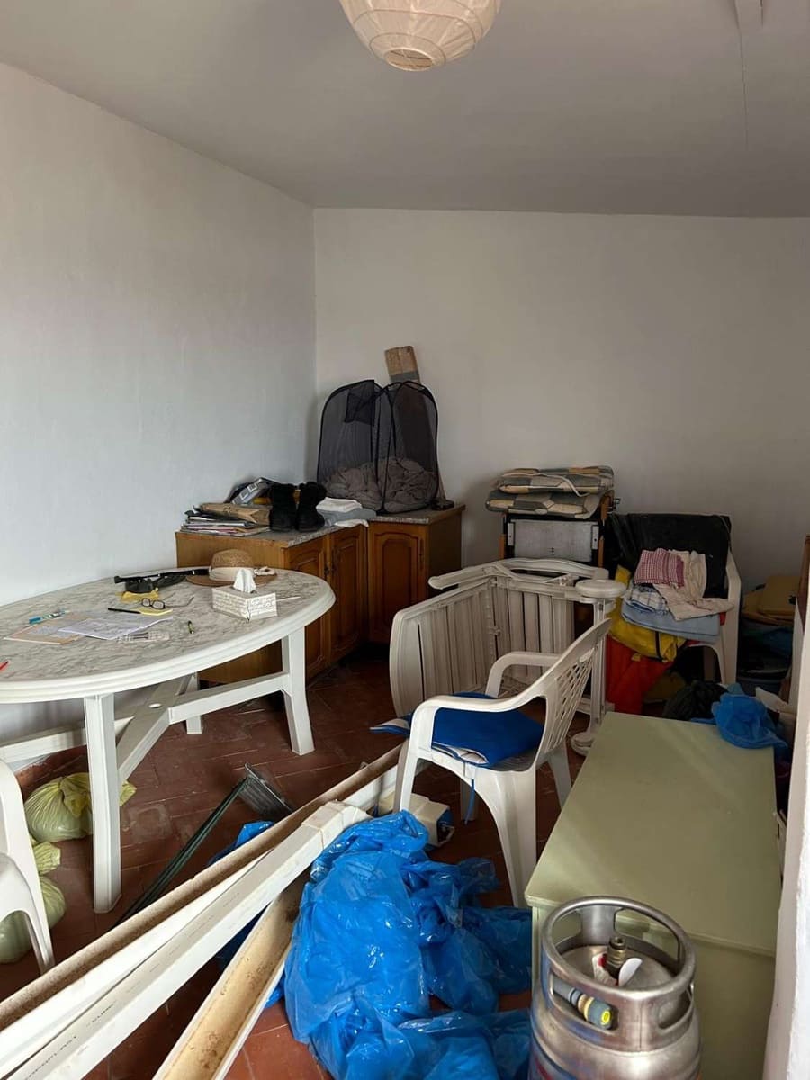 6 soveværelse Byhus til salg i Freila med garage - € 38.000 (Ref: 8992577)