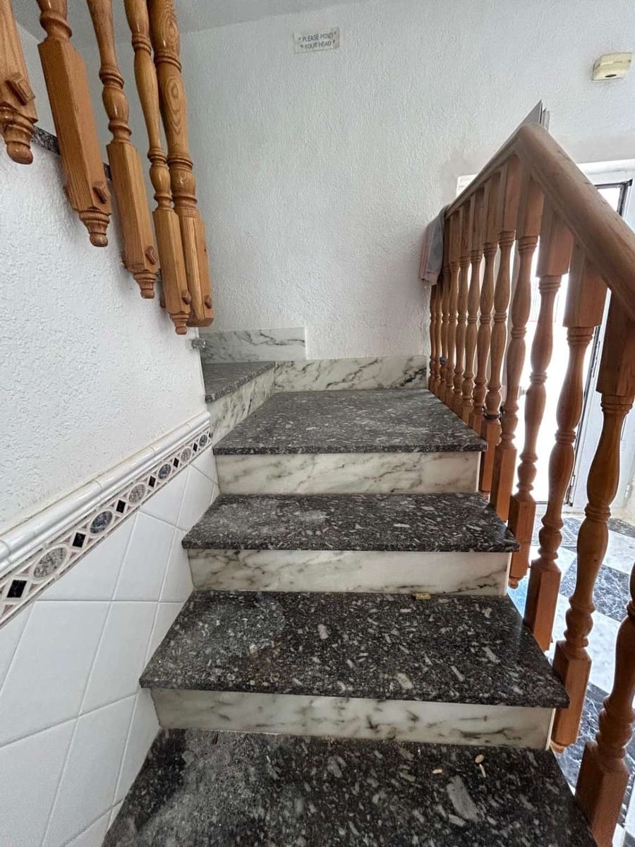 6 soveværelse Byhus til salg i Freila med garage - € 38.000 (Ref: 8992577)