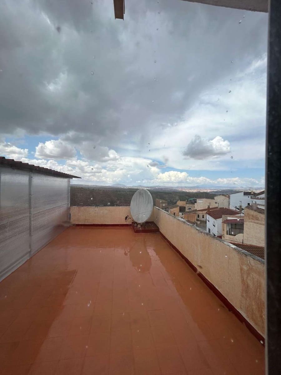 6 soveværelse Byhus til salg i Freila med garage - € 38.000 (Ref: 8992577)