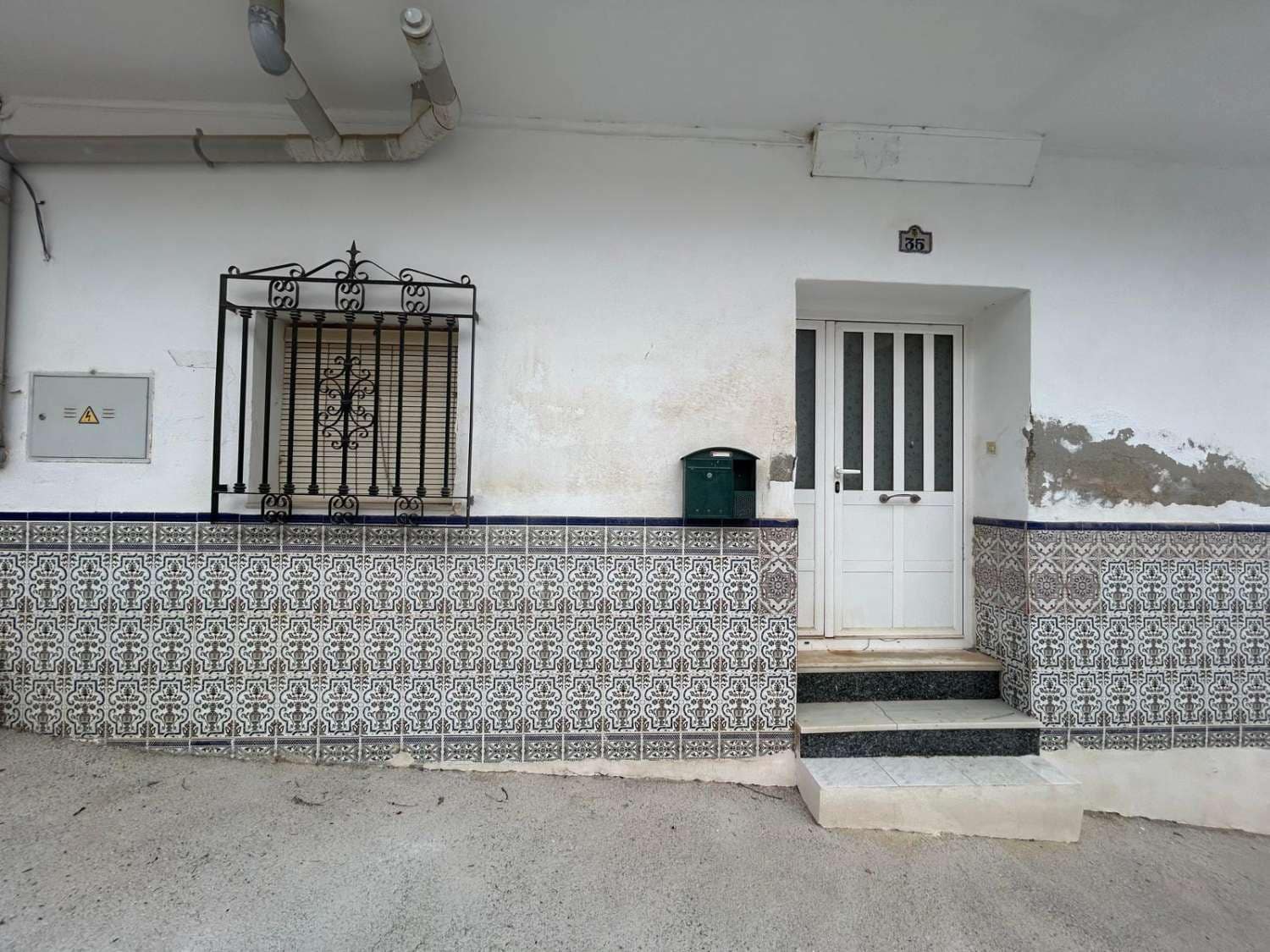 6 soveværelse Byhus til salg i Freila med garage - € 38.000 (Ref: 8992577)