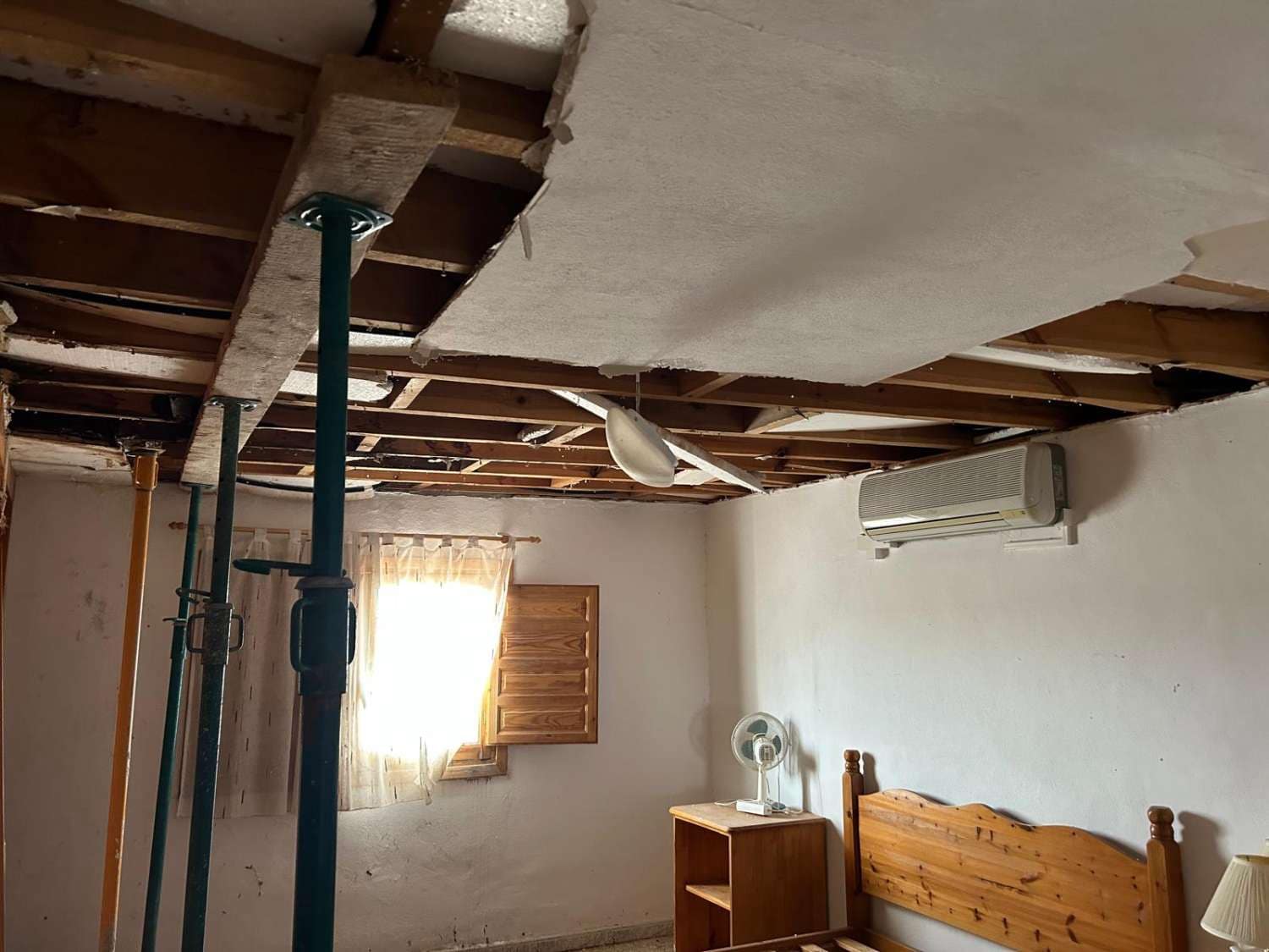 6 soveværelse Byhus til salg i Freila med garage - € 38.000 (Ref: 8992577)