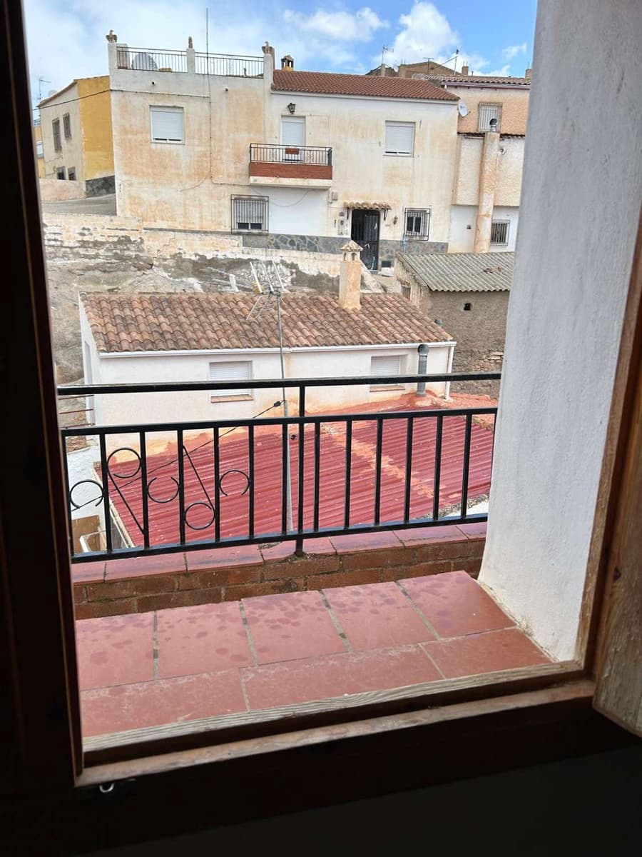 6 soveværelse Byhus til salg i Freila med garage - € 38.000 (Ref: 8992577)