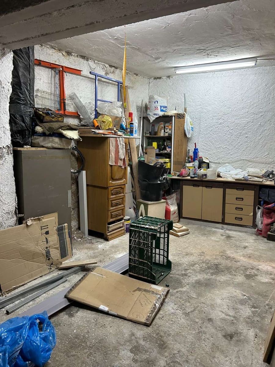 6 soveværelse Byhus til salg i Freila med garage - € 38.000 (Ref: 8992577)