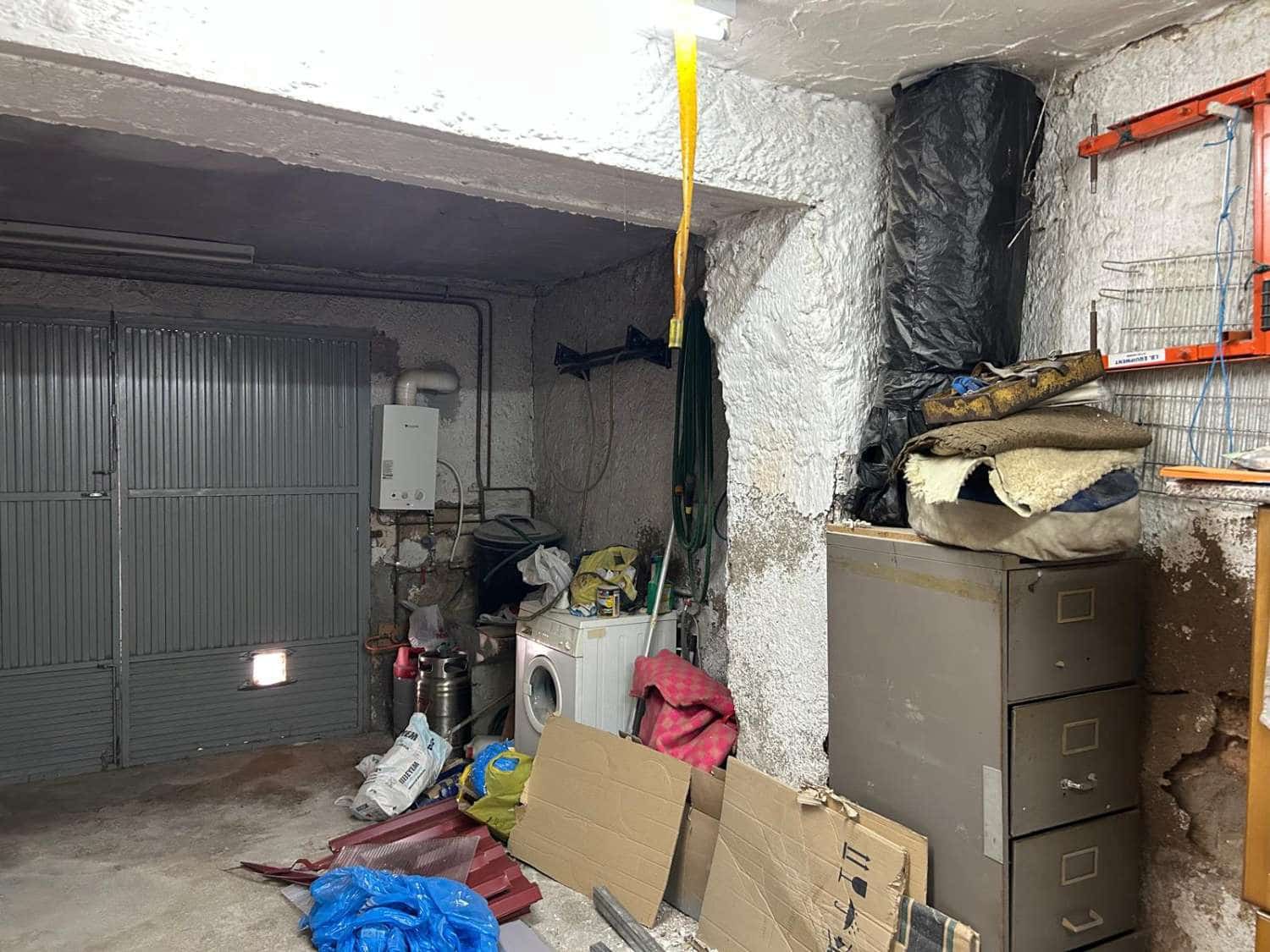 6 soveværelse Byhus til salg i Freila med garage - € 38.000 (Ref: 8992577)