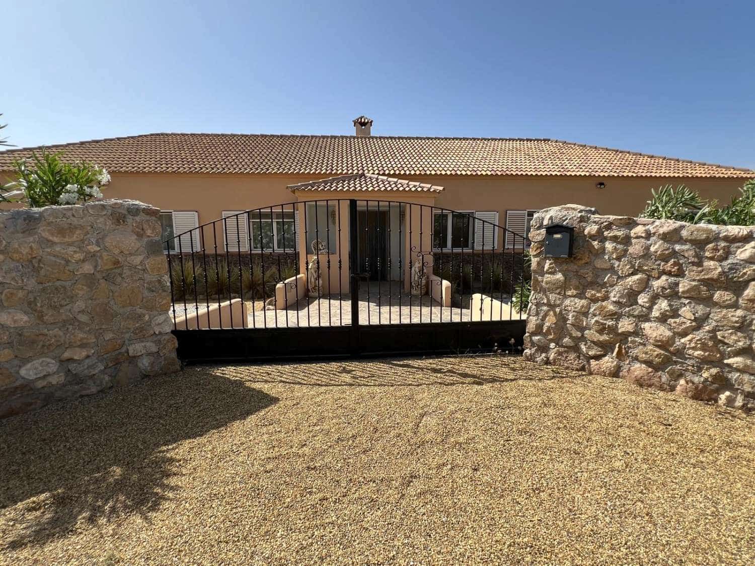 5 bedroom Villa for sale in Oria - € 219,999 (Ref: 9095134)