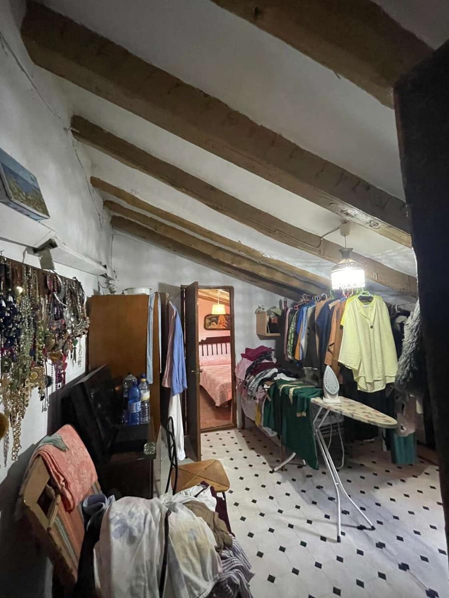 4 bedroom Townhouse for sale in Velez-Blanco with garage - € 126,000 (Ref: 9735230)