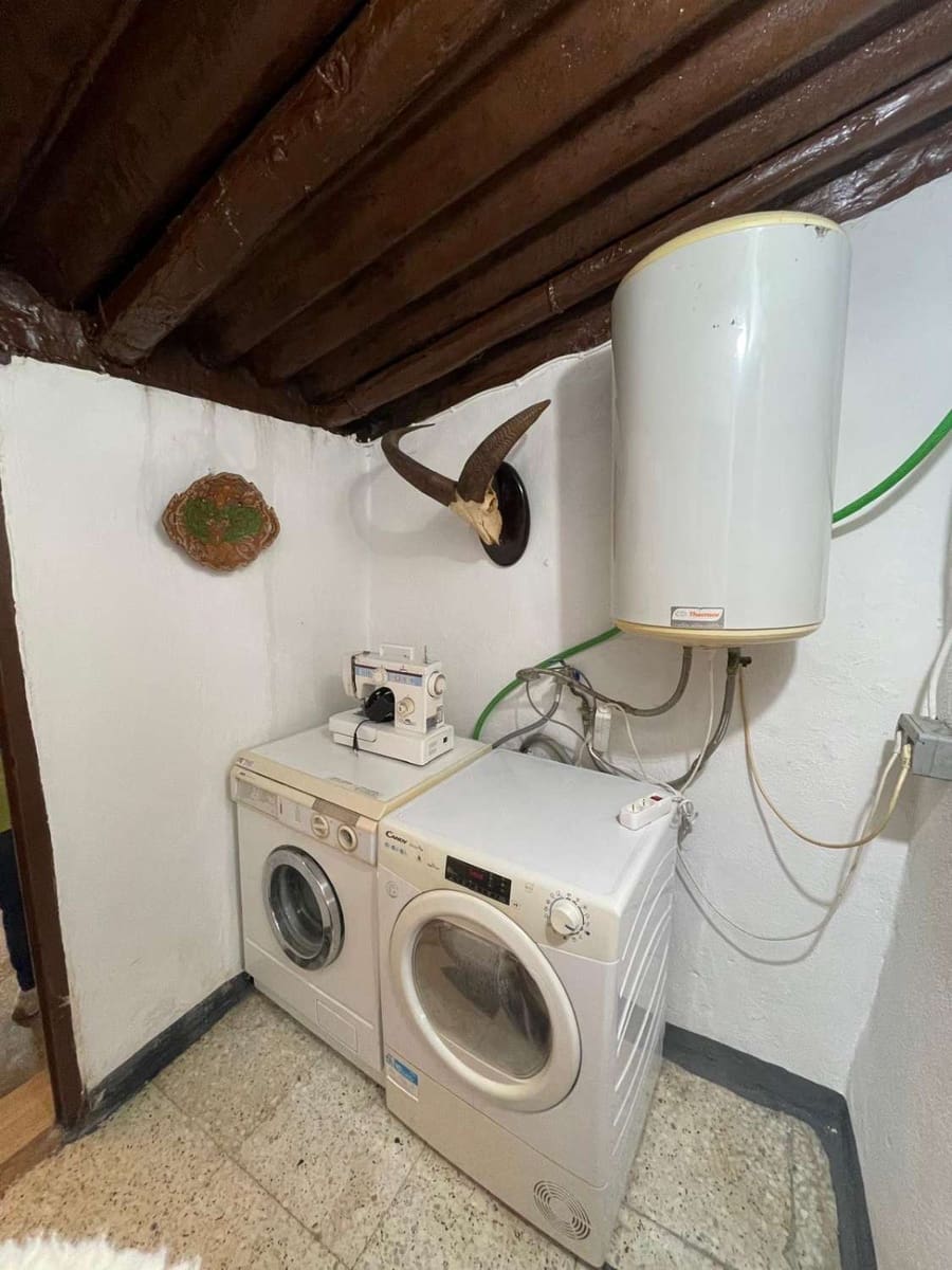 4 bedroom Townhouse for sale in Velez-Blanco with garage - € 126,000 (Ref: 9735230)