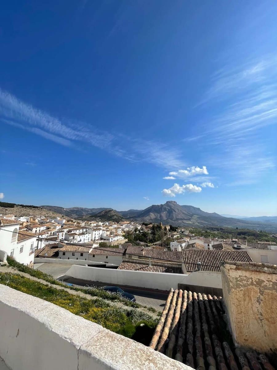 4 bedroom Townhouse for sale in Velez-Blanco with garage - € 126,000 (Ref: 9735230)