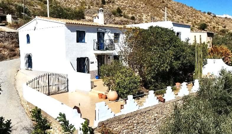 Chalet de 7 habitaciones en Cantoria en venta con piscina - 299.995 € (Ref: 9798753)